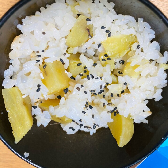 優しい味のさつまいもの炊き込みご飯